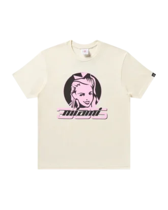 Rosa badge-T-skjorte